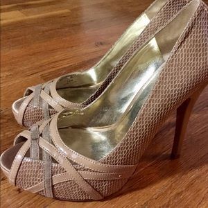Charles David beige peeptoe pumps - size 10